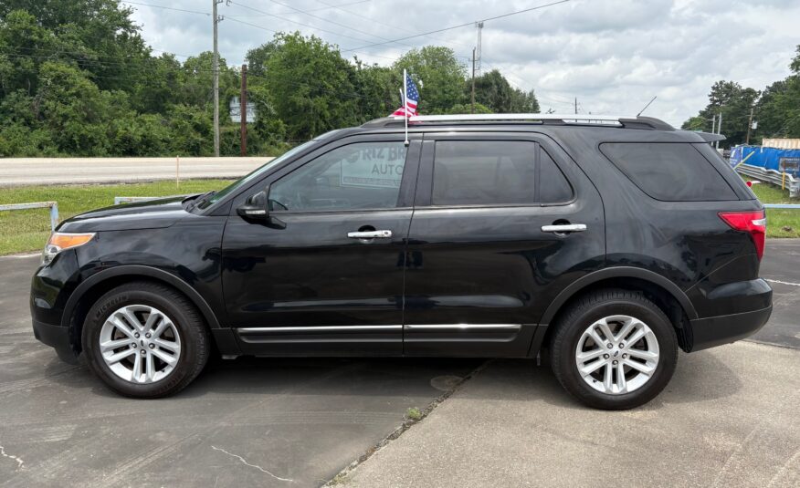 2014 Ford Explorer XLT – 4-Door AWD SUV, 7‑Passenger, V6, 6-Speed Auto