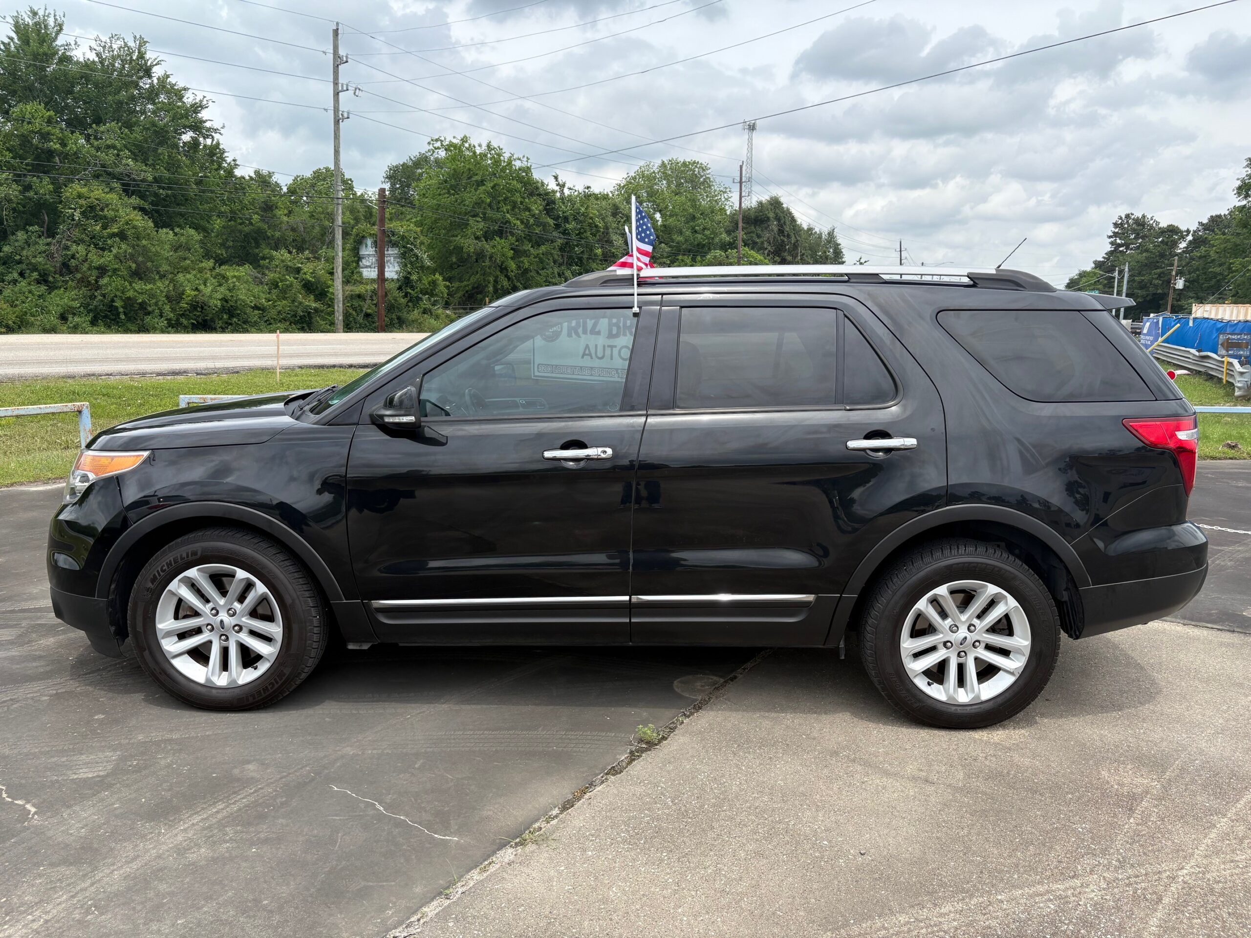 2014 Ford Explorer XLT – 4-Door AWD SUV, 7‑Passenger, V6, 6-Speed Auto