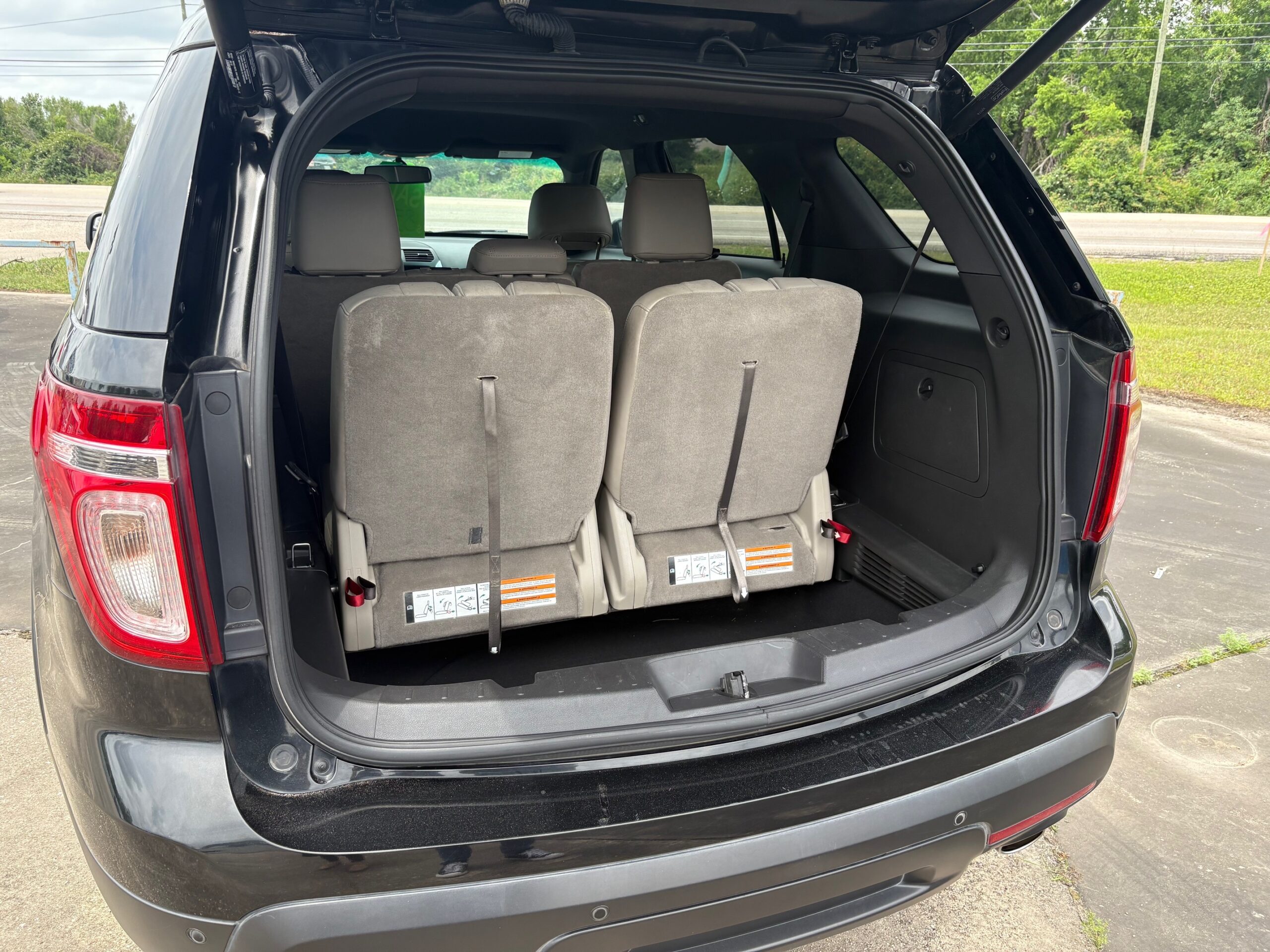 2014 Ford Explorer XLT – 4-Door AWD SUV, 7‑Passenger, V6, 6-Speed Auto