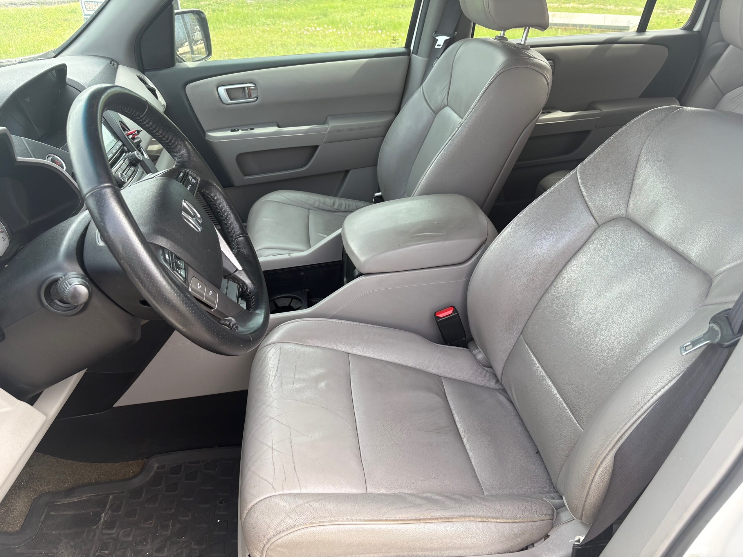 2014 Ford Explorer XLT – 4-Door AWD SUV, 7‑Passenger, V6, 6-Speed Auto