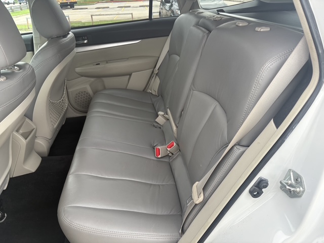 2011 Subaru Outback I Premium - Photo 12
