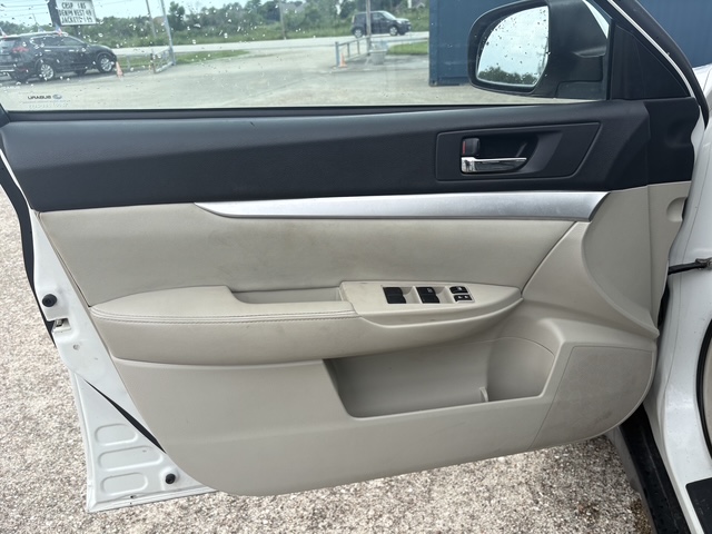 2011 Subaru Outback I Premium - Photo 11